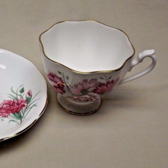 Queen Anne Fine Bone China England Floral Footed Tea Cup and Saucer - Picture 10 of 15